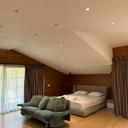 Bianca & Otel Priska e Madhe